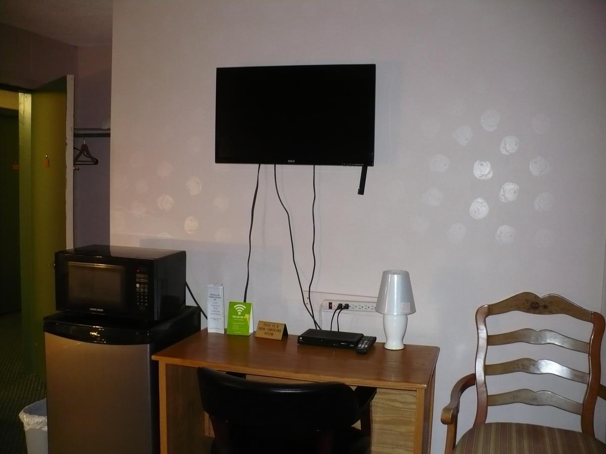 Sheridan Lawrence M Hotel Fort Vermilion Extérieur photo