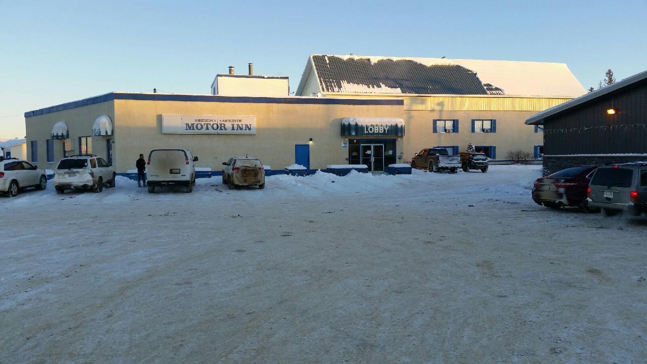 Sheridan Lawrence M Hotel Fort Vermilion Extérieur photo